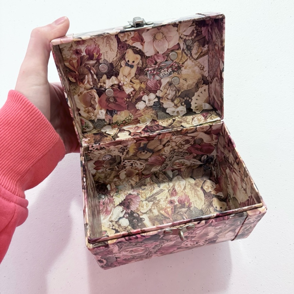 Vintage 90’s Floral Teddy Bear Print Box/Handbag w/latch - Picture 9 of 10